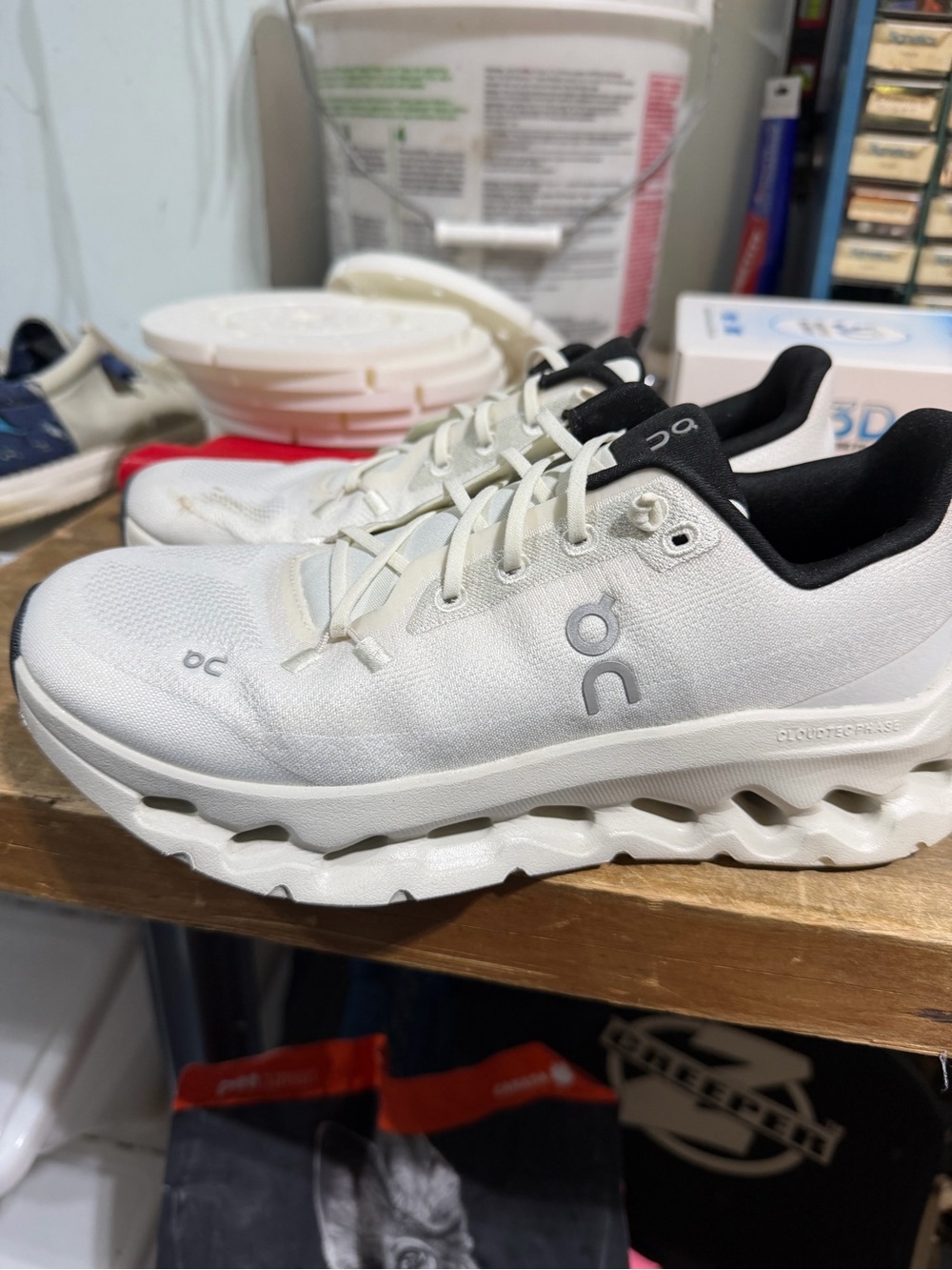 On Cloudsurfer White Running Shoes women’s size 8.5 EXCELLENT Condition